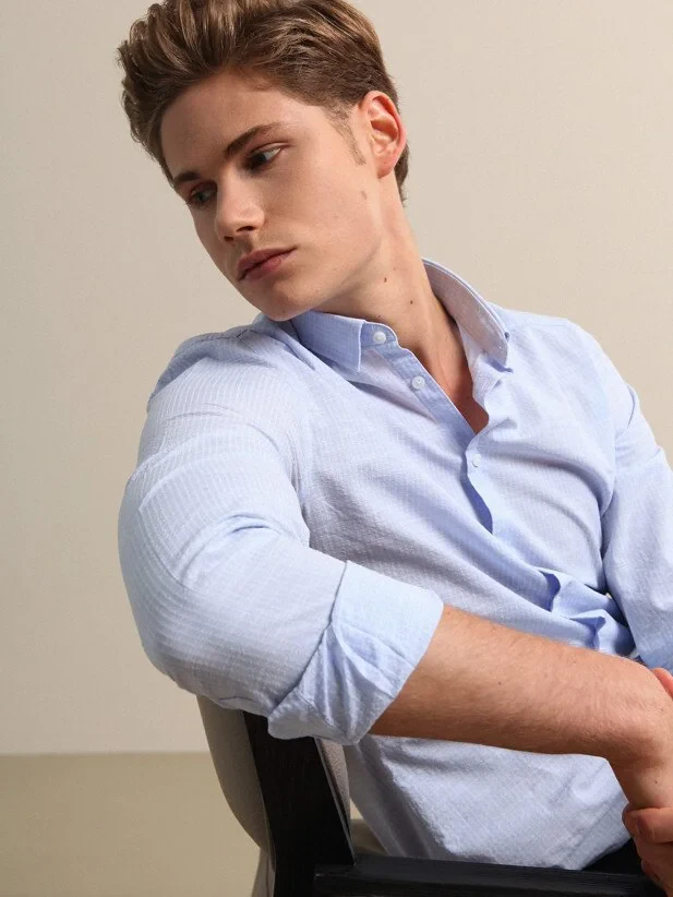 KİP - Açık Mavi Çizgili Slim Fit Dokuma Casual %100 Pamuk Gömlek KİP - Açık Mavi Çizgili Slim Fit Dokuma Casual %100 Pamuk Gömlek