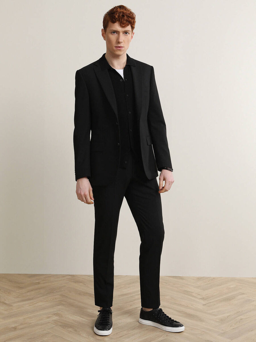 Siyah Çizgili Modern Fit Takım Elbise