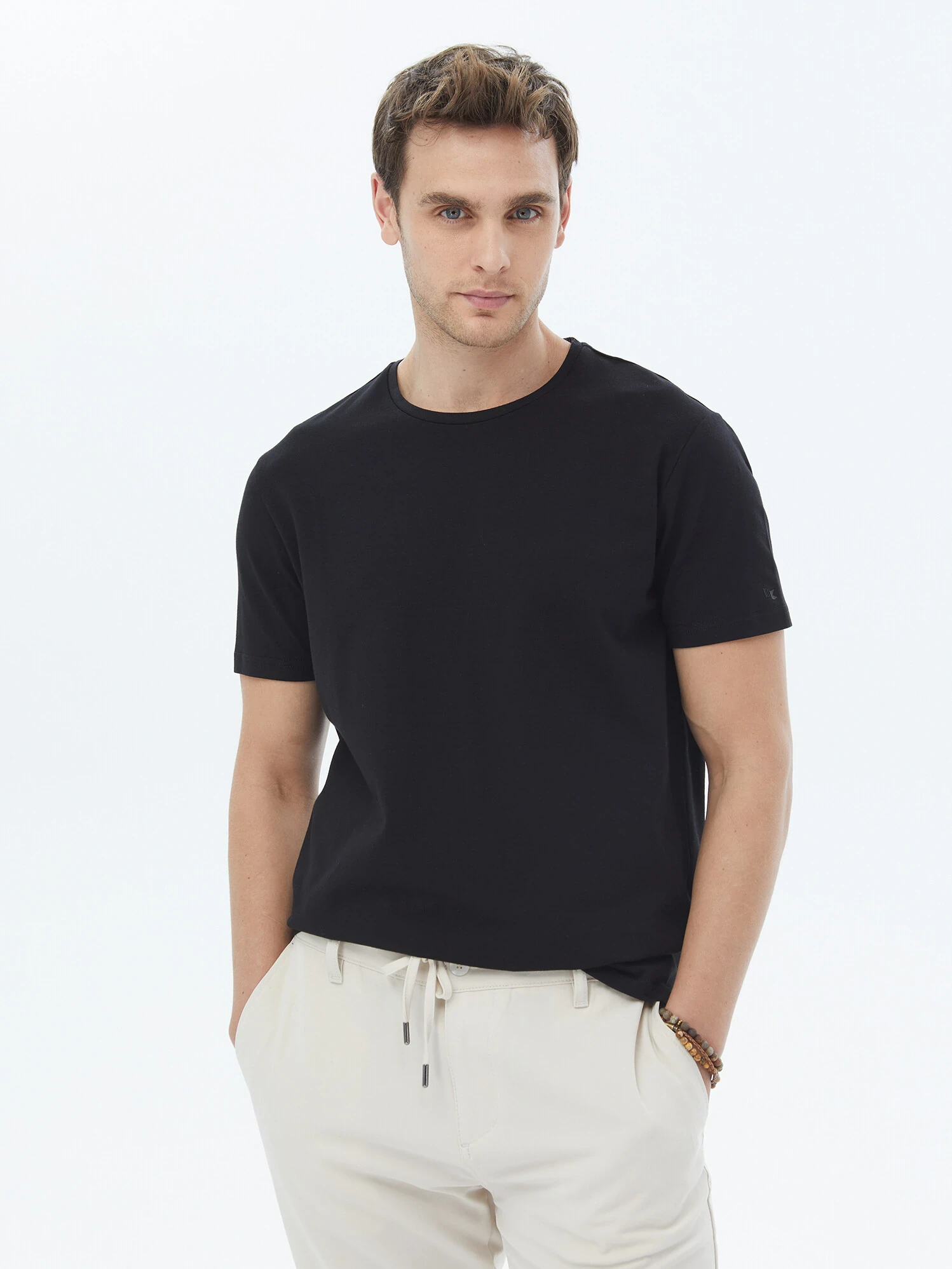 BASIC T-SHIRT