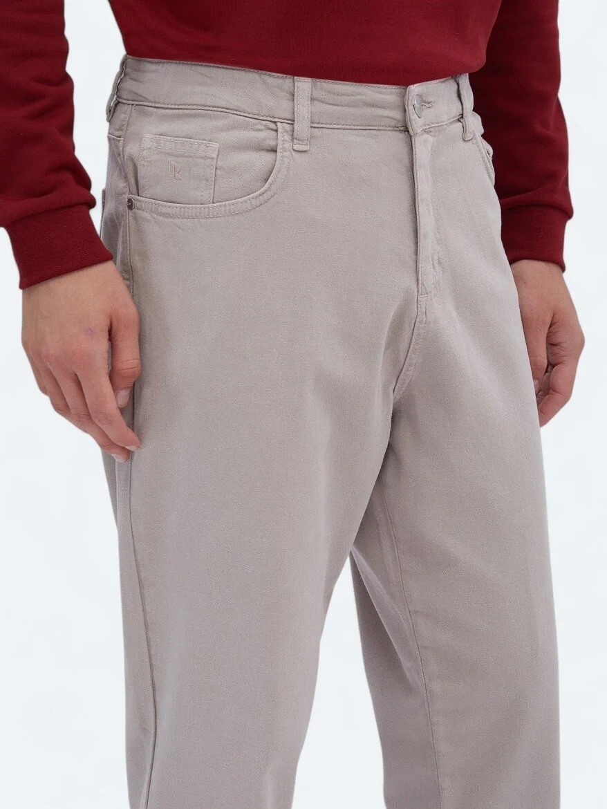 Beige Weaving Carrot Fit Casual Cotton Blended Trousers 