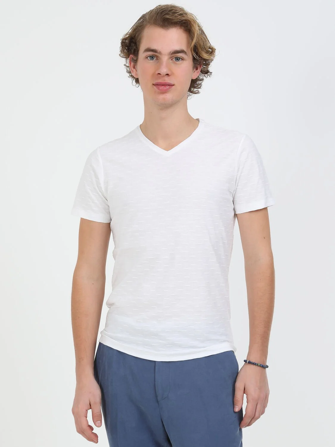 Beyaz Jakarlı V Yaka %100 Pamuk T-Shirt - 2