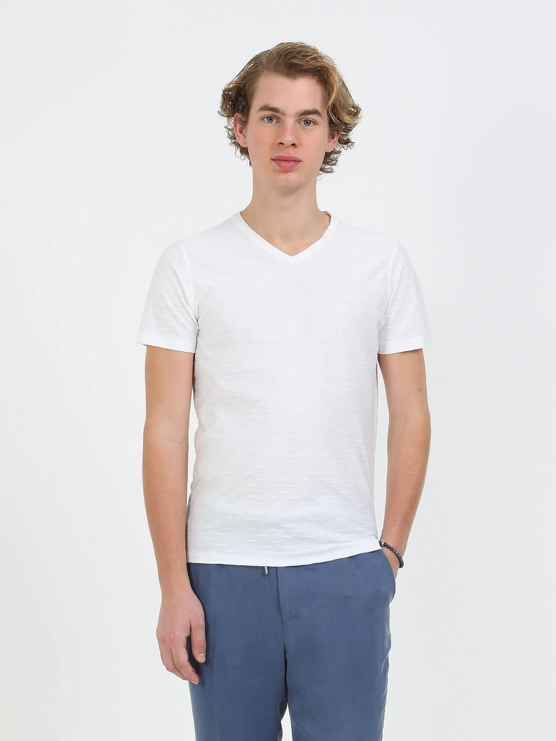 Beyaz Jakarlı V Yaka %100 Pamuk T-Shirt - 3