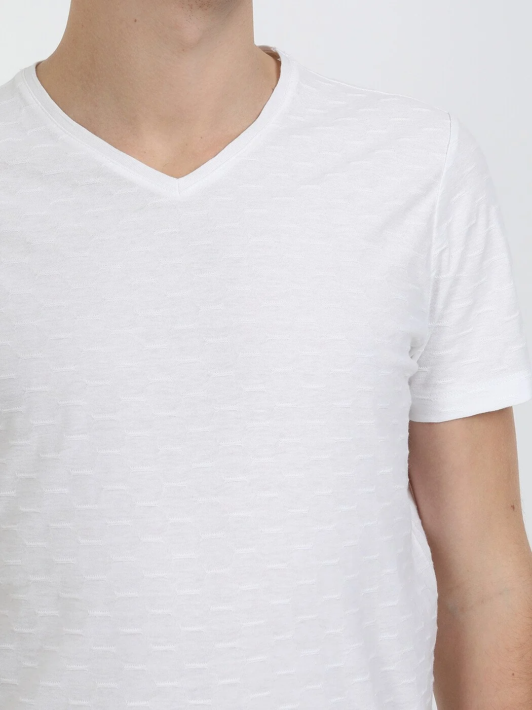 Beyaz Jakarlı V Yaka %100 Pamuk T-Shirt - 4