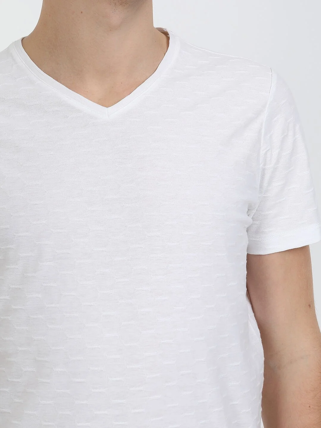 Beyaz Jakarlı V Yaka %100 Pamuk T-Shirt - 4