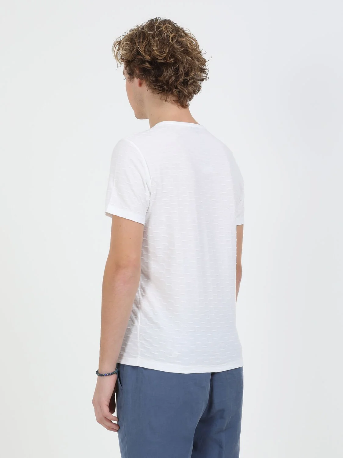 Beyaz Jakarlı V Yaka %100 Pamuk T-Shirt - 5