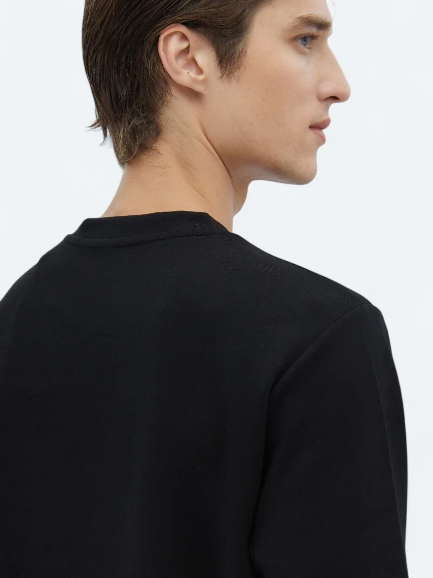 Black Crew Neck Sweatshirt 
