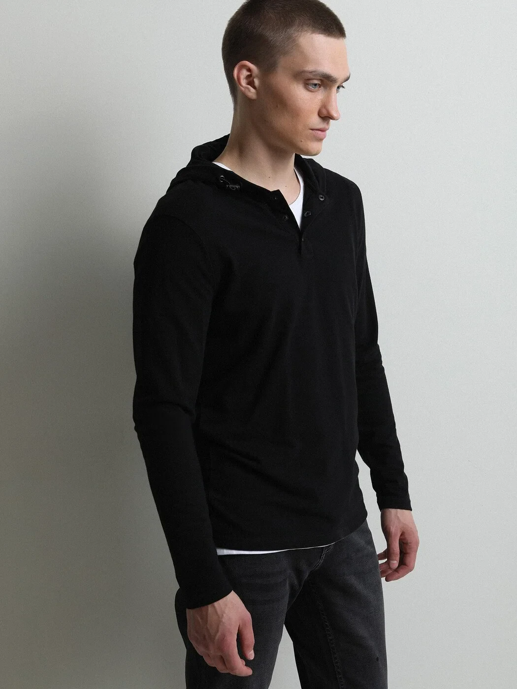 Black Hooded Plain Sweatshirt - 2