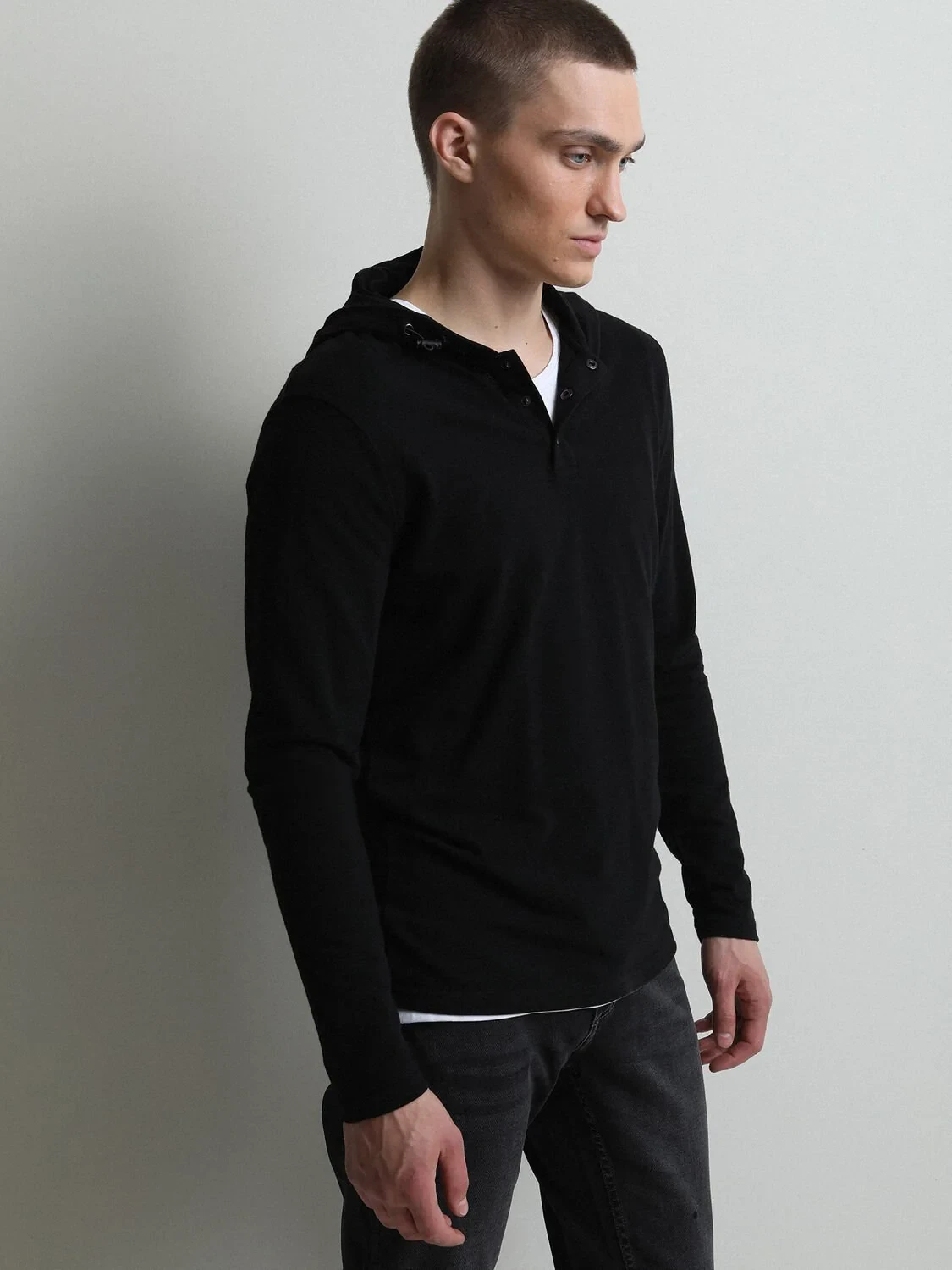 Black Hooded Plain Sweatshirt - 2