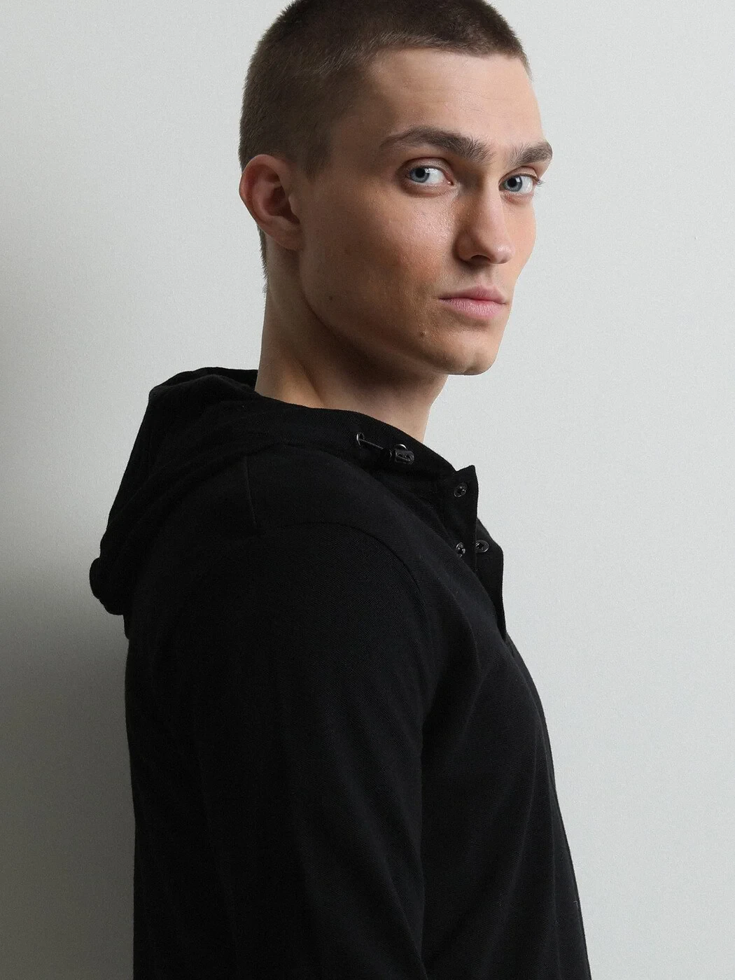 Black Hooded Plain Sweatshirt - 4