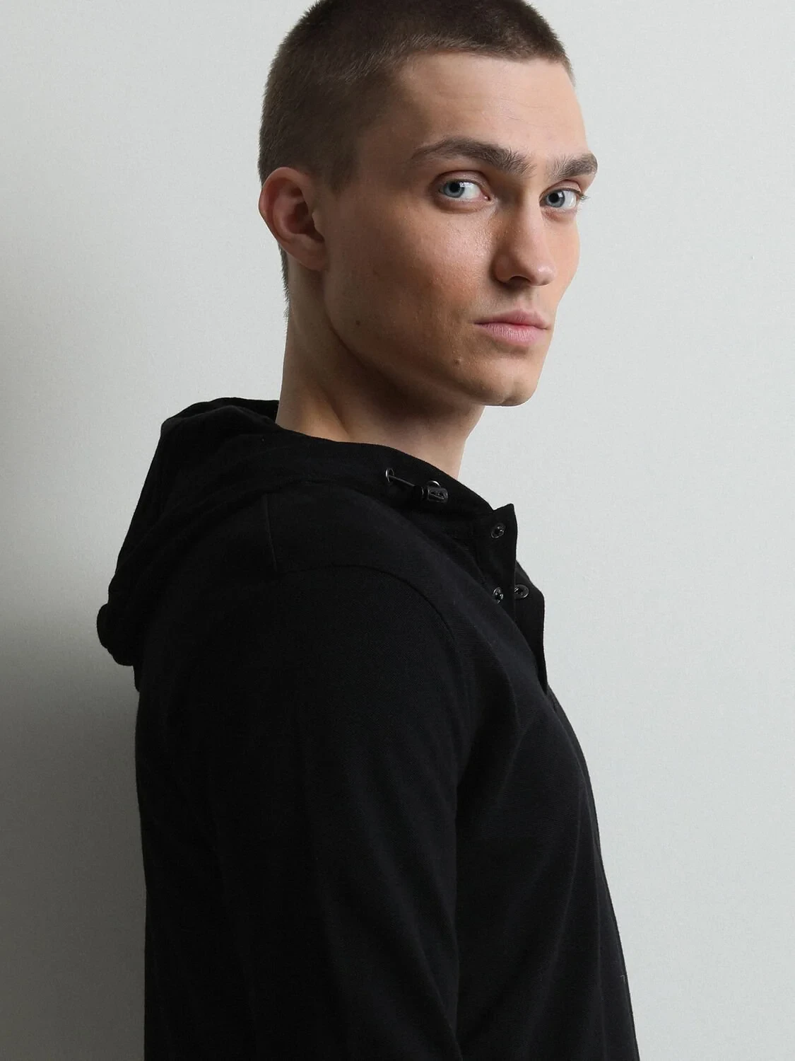 Black Hooded Plain Sweatshirt - 4