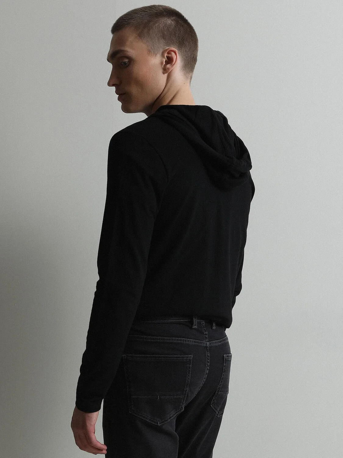 Black Hooded Plain Sweatshirt - 5