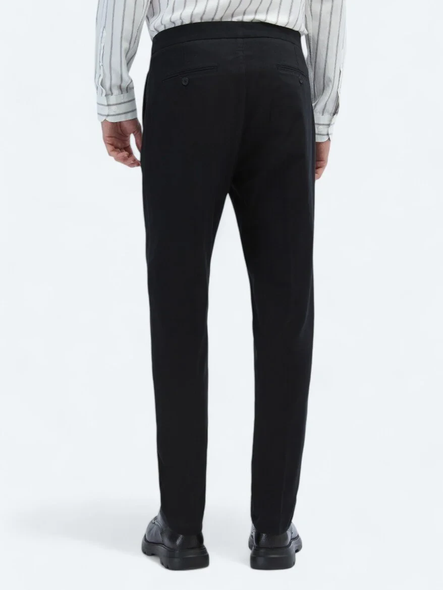Black Weaving Carrot Fit Casual Cotton Blended Trousers 
