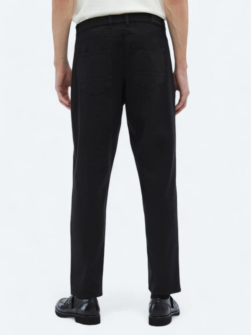 Black Weaving Carrot Fit Casual Cotton Blended Trousers 