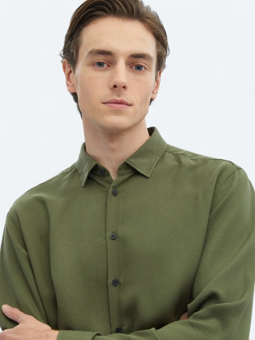 Green Ribbed Regular Fit Weaving Casual Shirt 