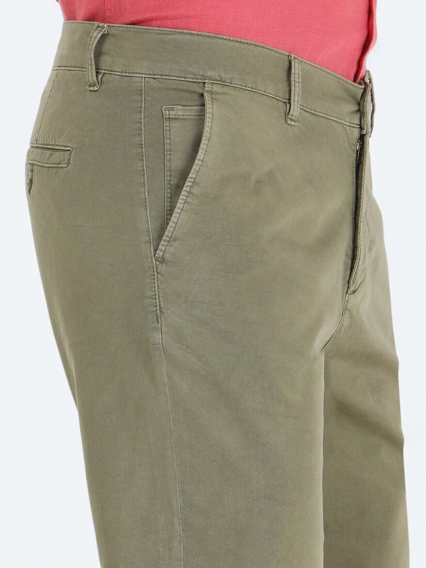 Haki Dokuma Slim Fit Casual Pamuk Karışımlı Bermuda - 3