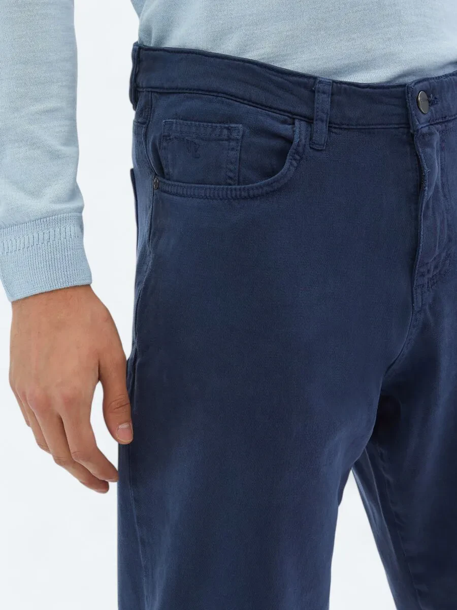 Indigo Weaving Carrot Fit Casual Cotton Blended Trousers - 3