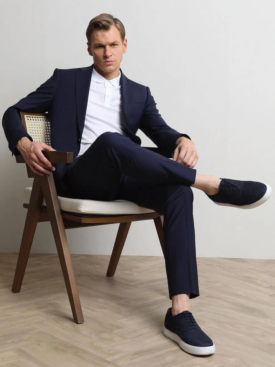 Saks Modern Fit Wool Blended Suit - 3