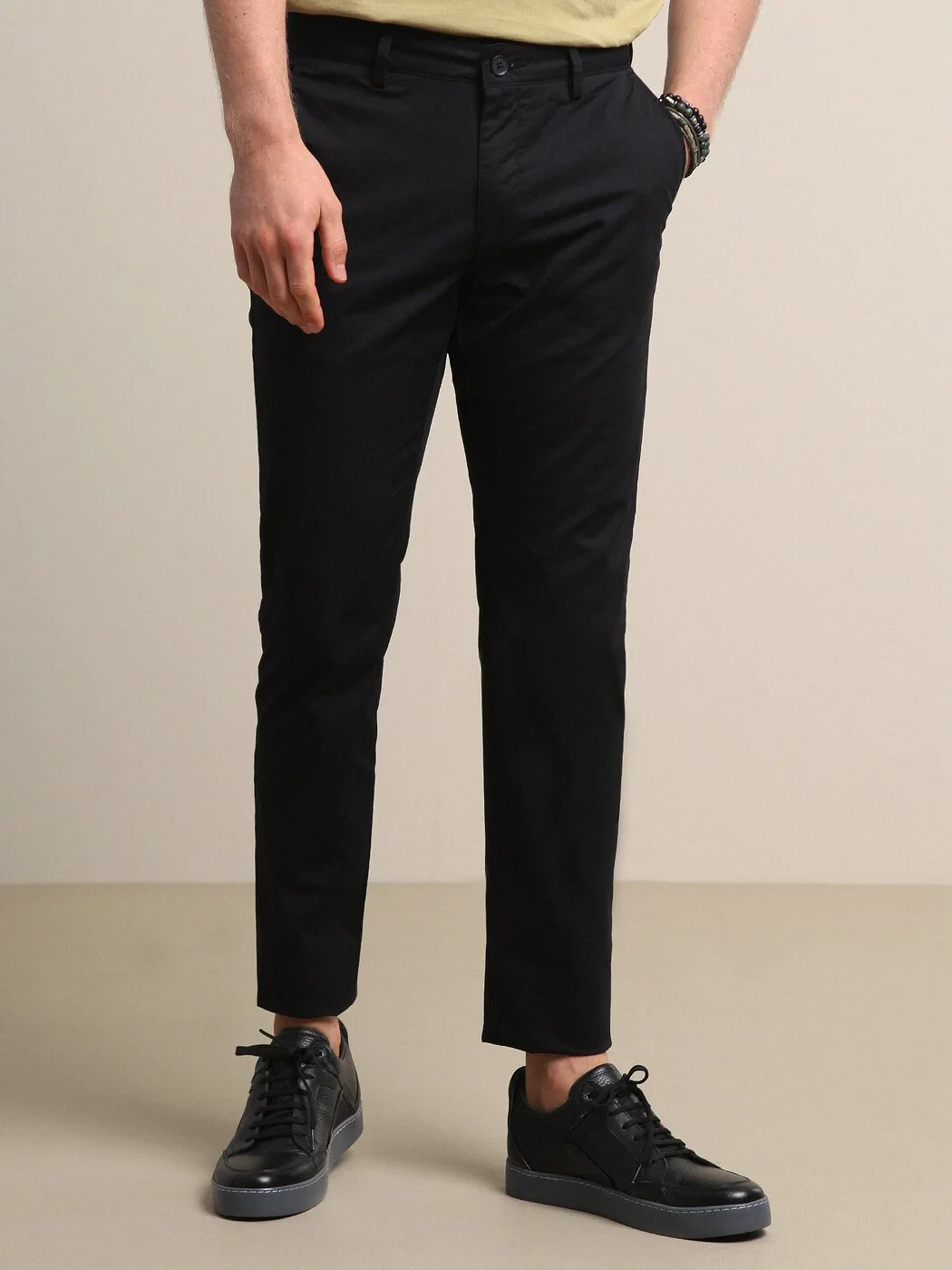 Siyah Düz Dokuma Regular Fit Casual Pamuk Karışımlı Pantolon - 2