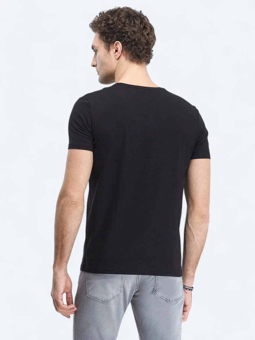 Siyah V Yaka Pamuk Karışımlı T-Shirt 