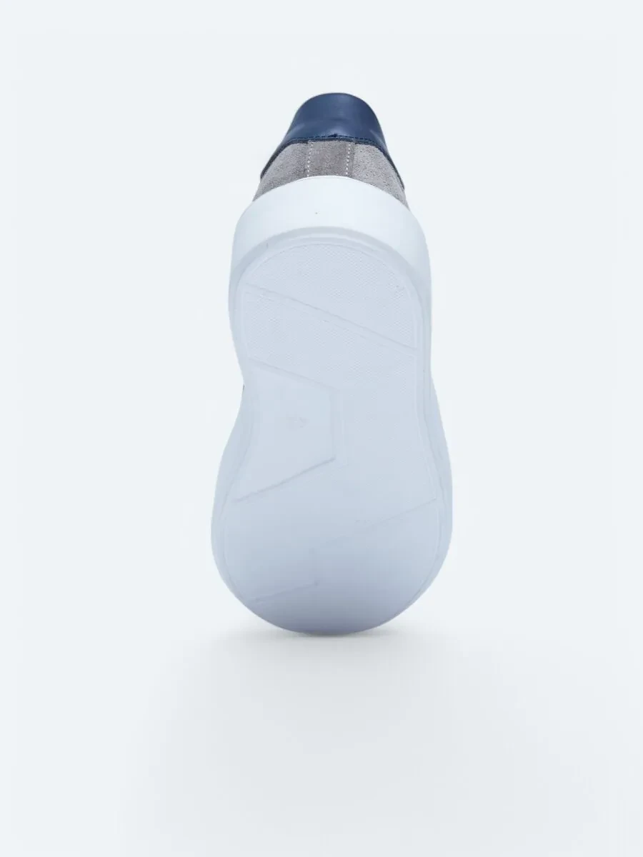 White Sneaker - 4